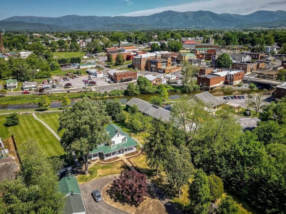 The Legacy Inn Luray Exterior photo